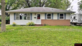122 122 N Plainview Ave, Mankato, MN 56001
