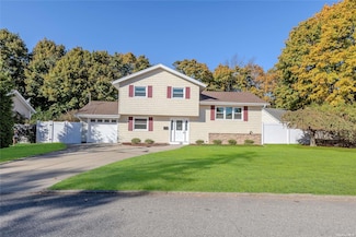 7 Radburn Ln, Port Jefferson Station, NY 11776
