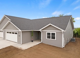 722 Roosevelt St, Baraboo, WI 53913