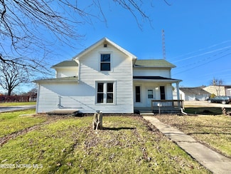 212 S Perry St, Woodville, OH 43469