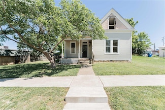 205 E Walton St, Warrenton, MO 63383