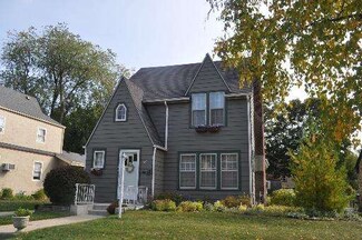 327 Hamilton Ave, Elgin, IL 60123