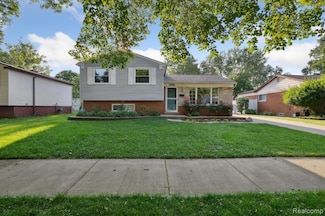 31740 Nelson Dr, Warren, MI 48088
