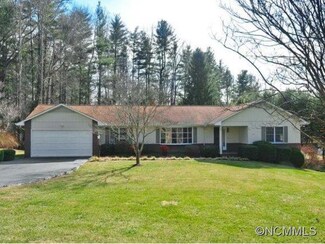 37 Two Tree Dr, Hendersonville, NC 28791