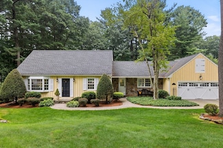 10 Granada Way, Andover, MA 01810