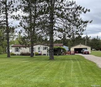 6858 W Emery Rd, Houghton Lake, MI 48629