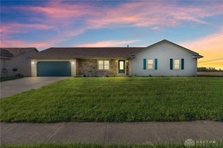 1400 Woodside Dr, Wilmington, OH 45177