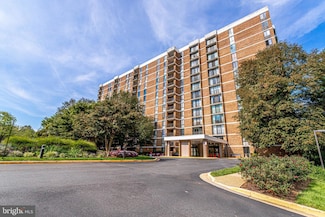 2300 Pimmit Dr Unit 919, Falls Church, VA 22043