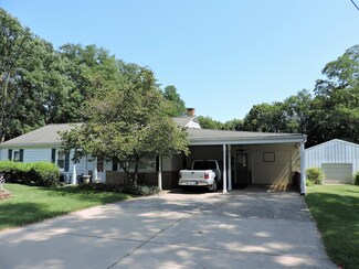 422 S Mechanic St, Berrien Springs, MI 49103