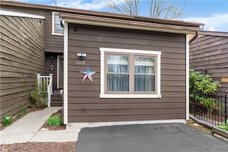 105 Tuller Rd, Syracuse, NY 13212