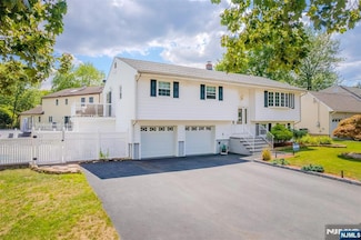 22 Cypress Ln, Paramus, NJ 07652