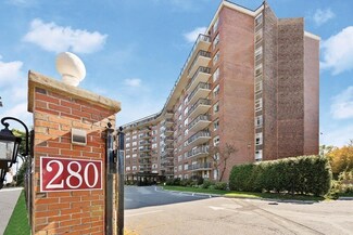 280 Boylston St Unit 1012, Chestnut Hill, MA 02467