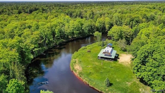 4403 N River Rd, Gulliver, MI 49840