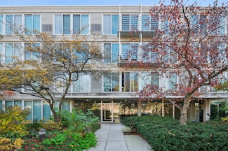 2555 Gross Point Rd Unit 112, Evanston, IL 60201