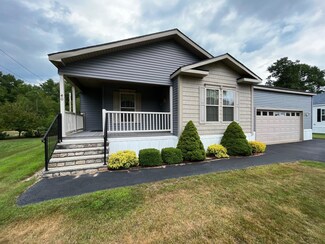 40 Candlewood Dr, Lyman, ME 04002
