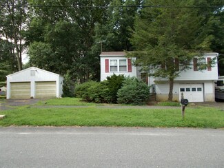 5 Malsbury Ln, Cream Ridge, NJ 08514