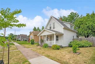 1206 9th St NW, Cedar Rapids, IA 52405