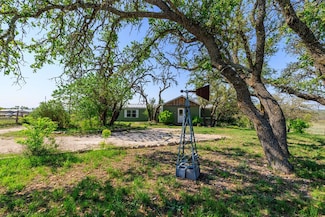 453 Reeves Ln, Harper, TX 78631