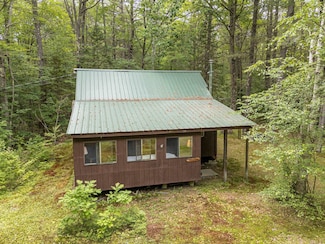 103 Candy Cane Ln, Newport, NH 03773