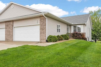 330 Highland Ct Unit 90A, Fairfax, IA 52228