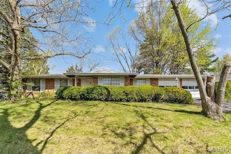 12123 Land O Lakes Dr, Saint Louis, MO 63146