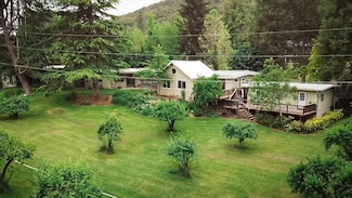 2835 Sundown Rd, Medford, OR 97501