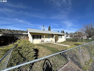 448 N Johnson Ave, Prairiecity, OR 97869