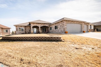 762 36th St S, Moorhead, MN 56560