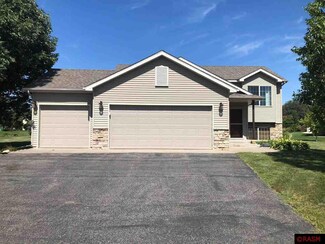 14 Juneau Ct, North Mankato, MN 56003