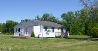 422 Syringa Rd, Topping, VA 23169