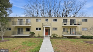 10643 Weymouth St Unit 101, Bethesda, MD 20814