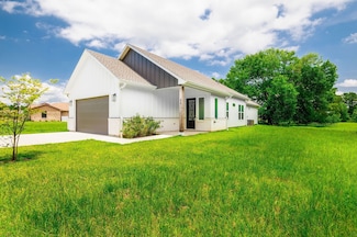 68 Fairway Dr, Trinity, TX 75862