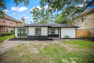4626 Holly St, Bellaire, TX 77401