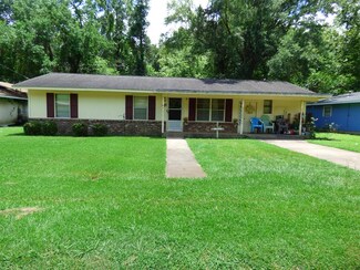 220 Lenwood Dr, Nacogdoches, TX 75964