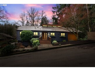 800 Woodway Ct, Lake Oswego, OR 97034