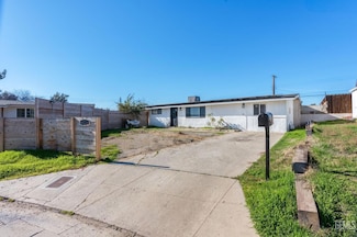 909 Oberlin Ct, Bakersfield, CA 93305