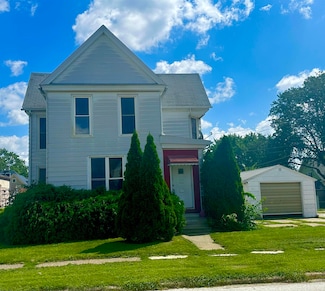 321 Cedar St, Davenport, IA 52802