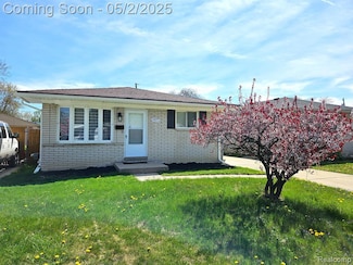 19572 Williamson St, Clinton Township, MI 48035
