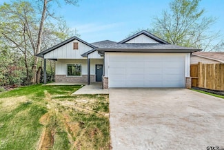 105 W Tena St, Jacksonville, TX 75766