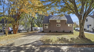 5724 Denfield Rd, Rockville, MD 20851