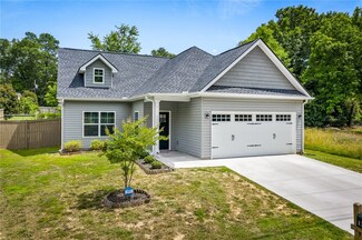 135 Stevenson Dr, Belton, SC 29627