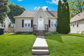 132 Linwood Ave, Waterloo, IA 50702