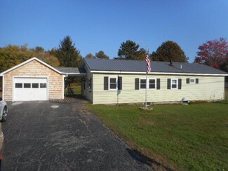 487 Main Rd, Passadumkeag, ME 04475