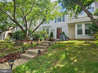 4751 Hedrick Ln, Woodbridge, VA 22193