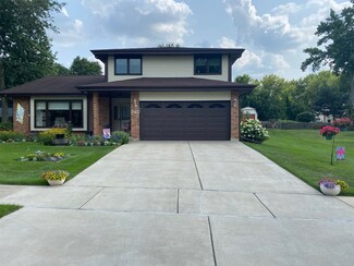 345 Mayfair Dr, Aurora, IL 60504