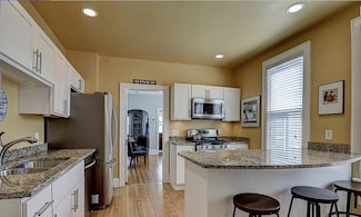 2973 S Kinnickinnic Ave, Milwaukee, WI 53207