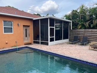 2043 Roselawn St, Sarasota, FL 34231