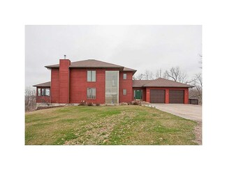 5689 22nd Avenue Trail, Vinton, IA 52349