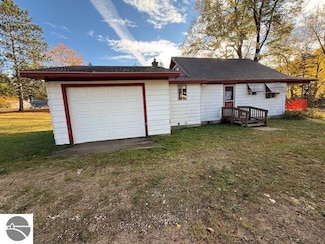 17299 Rapids Dr, Hersey, MI 49639