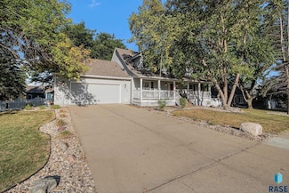 4805 S Woodwind Ln, Sioux Falls, SD 57103
